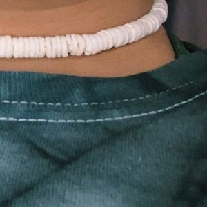 Round White Puka Shell Chocker